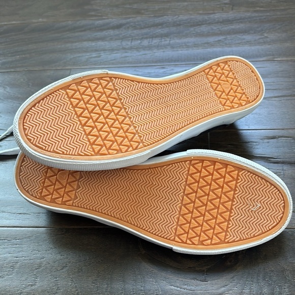 Universal Thread lace up Canvas/cotton Sneakers,grippy sole,pull tab,everyday - Picture 8 of 9